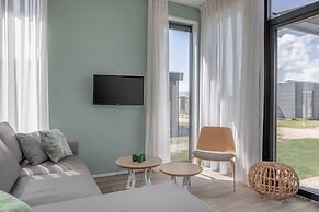 Comfy Lodge with Microwave near Markermeer