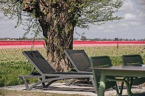 Comfy Lodge with Microwave near Markermeer