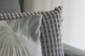 Comfy Lodge with Microwave near Markermeer