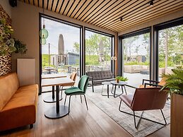 Comfy Lodge with Microwave near Markermeer
