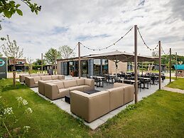 Comfy Lodge with Microwave near Markermeer