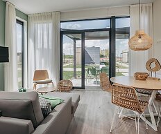 Comfy Lodge with Microwave near Markermeer