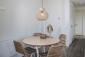 Comfy Lodge with Microwave near Markermeer