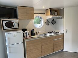 Neat Chalet With Microwave, Near Antwerp