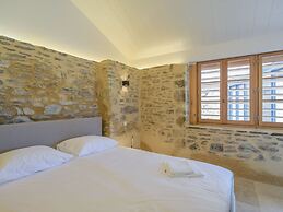 Spacious Renovated Perigourdine House