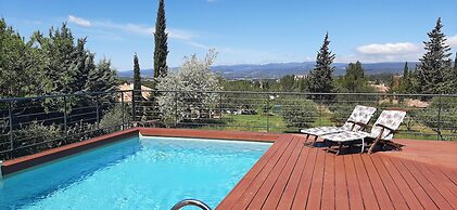 Villa With Pool & Views