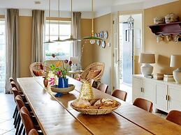 Colorful Holiday Home in Baarlo Near Boating With Hot Tub