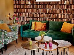 Colorful Holiday Home in Baarlo Near Boating With Hot Tub