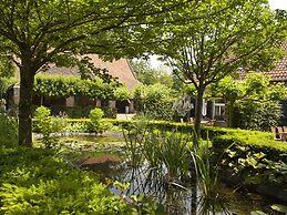 Colorful Holiday Home in Baarlo Near Boating With Hot Tub