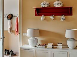 Colorful Holiday Home in Baarlo Near Boating With Hot Tub