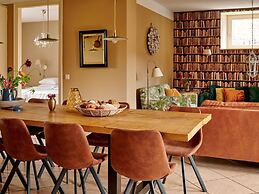 Colorful Holiday Home in Baarlo Near Boating With Hot Tub