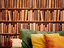 Colorful Holiday Home in Baarlo Near Boating With Hot Tub