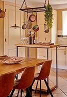 Colorful Holiday Home in Baarlo Near Boating With Hot Tub