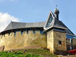 Colorful Holiday Home in Baarlo Near Boating With Hot Tub