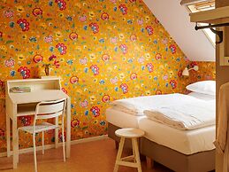 Colorful Holiday Home in Baarlo Near Boating With Hot Tub