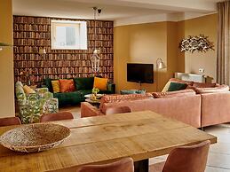 Colorful Holiday Home in Baarlo Near Boating With Hot Tub