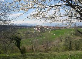 Charming Castle Stay, Robella