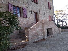 Charming Castle Stay, Robella