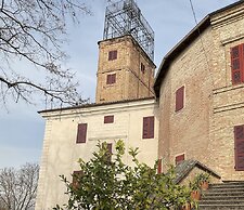 Charming Castle Stay, Robella