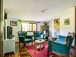 Cozy Cottage in Penafiel With Swimming Pool