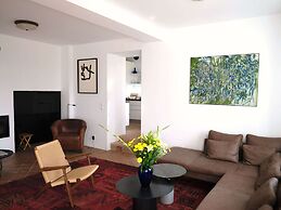 Authentic yet Modern Villa and Cottage With Pool