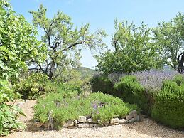 Authentic yet Modern Villa and Cottage With Pool