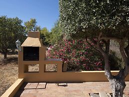 Authentic yet Modern Villa and Cottage With Pool