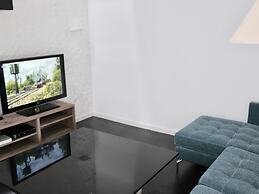 Authentic yet Modern Villa and Cottage With Pool