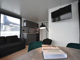 Boot Zonder Naam Houseboat in Volendam
