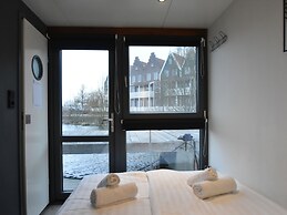 Boot Zonder Naam Houseboat in Volendam