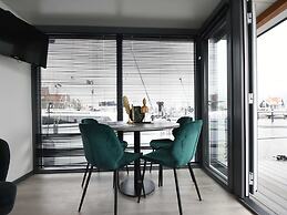 Boot Zonder Naam Houseboat in Volendam