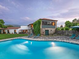 Cozy Mansion in Ponte de Lima With Pool