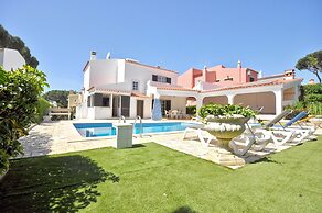 Spacious Villa With Private Pool