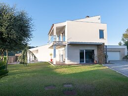 Lovely Holiday Home With Garden