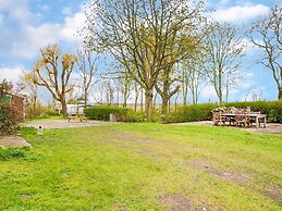Cozy Holiday Home in Sint Maartensvlotbrug With a Garden