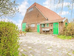 Cozy Holiday Home in Sint Maartensvlotbrug With a Garden