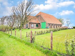 Cozy Holiday Home in Sint Maartensvlotbrug With a Garden