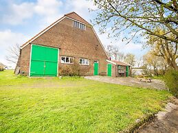 Cozy Holiday Home in Sint Maartensvlotbrug With a Garden