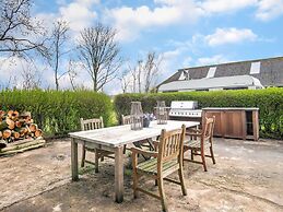 Cozy Holiday Home in Sint Maartensvlotbrug With a Garden