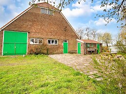 Cozy Holiday Home in Sint Maartensvlotbrug With a Garden