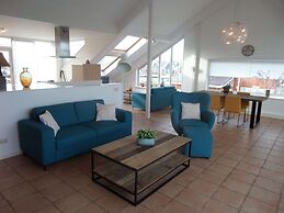 Beautiful Penthouse With a View Over the Lake