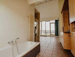 Beautiful Penthouse With a View Over the Lake