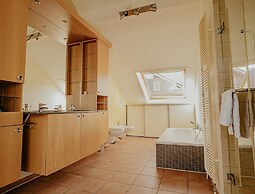 Beautiful Penthouse With a View Over the Lake