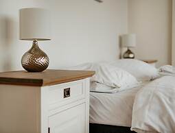 Beautiful Penthouse With a View Over the Lake