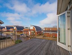 Beautiful Penthouse With a View Over the Lake