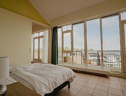 Beautiful Penthouse With a View Over the Lake