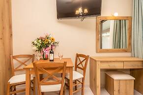 Robolla Beach Aparthotel