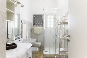 Marie Maison Salinola