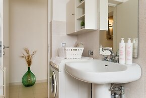 Marie Maison Salinola