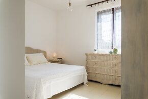 Marie Maison Salinola